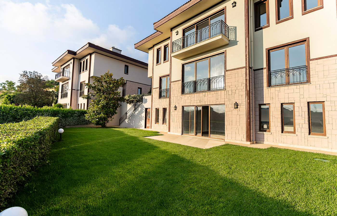 Exterior view of a luxury 7 Bedroom villa in Sarıyer, Istanbul with panoramic Bosphorus views.